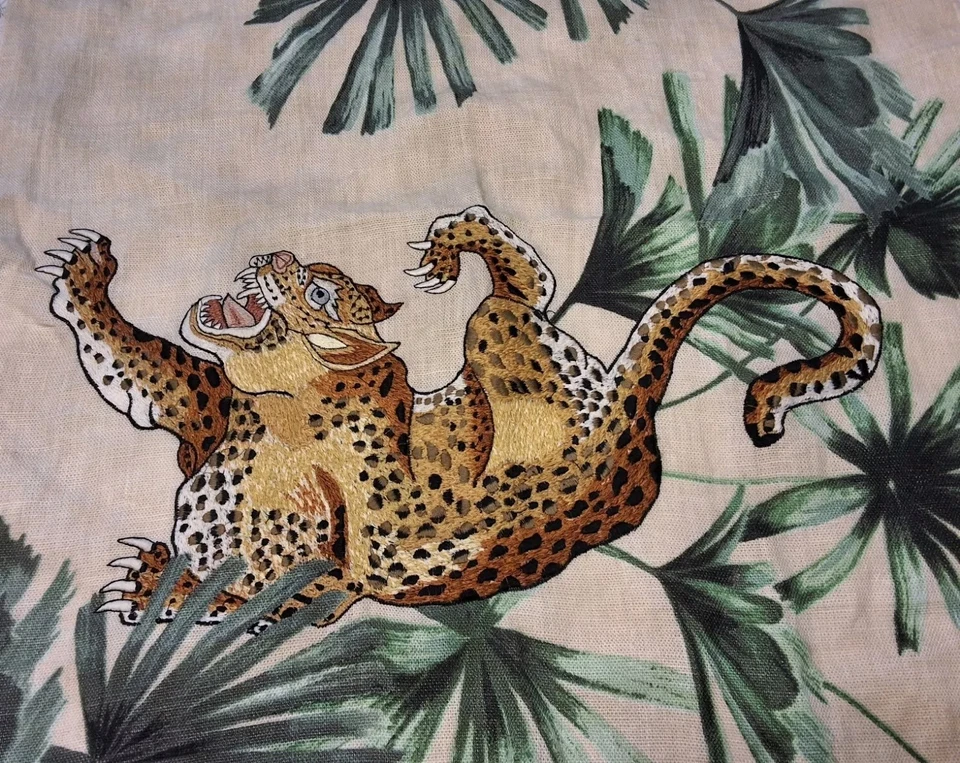 Tapiz tejido Pottery Barn colgante de pared leopardo 24x 24 Foto 2 de 4