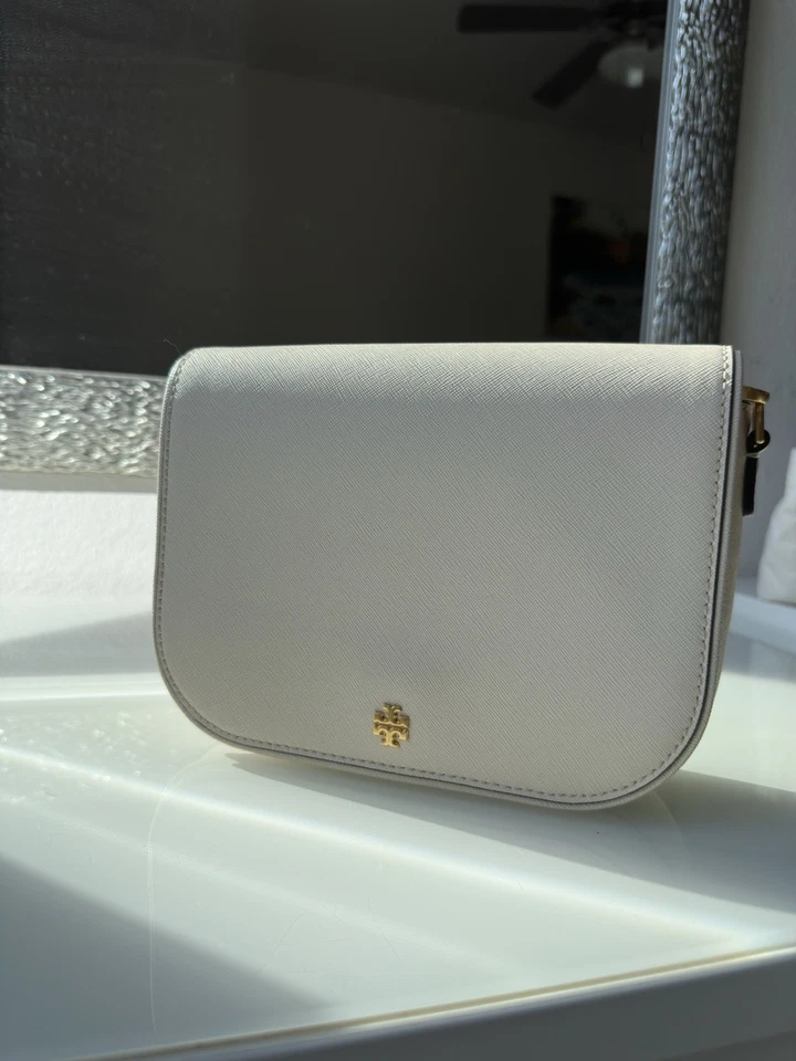 Bolsa clutch Tory Burch couro creme branco com listra azul amarela - Imagem 3 de 4