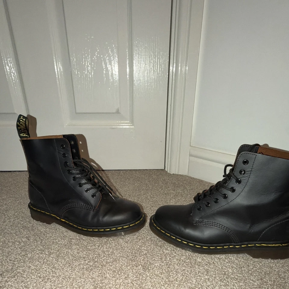 Dr. Martens 1460 Black Leather 8-Eye Lace-Up Ankle Combat Boots UK 8 EU42, photo 4 of 5