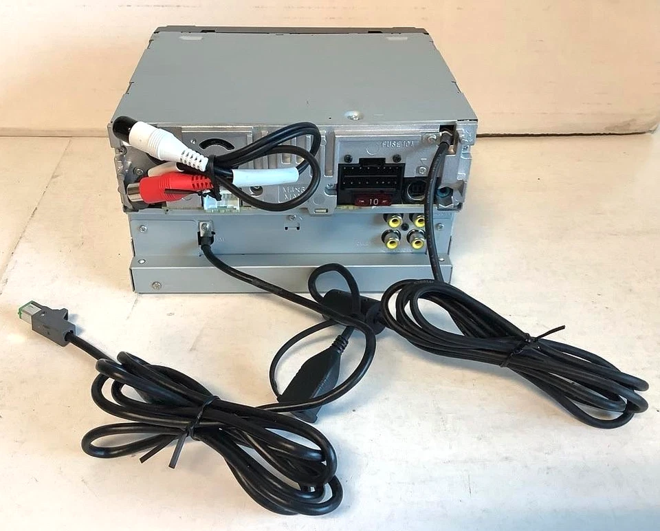 Sony XNV-660BT 6.1-Inch TouchScreen AV Navigation System Navigation by TomTom - Image 2 of 4