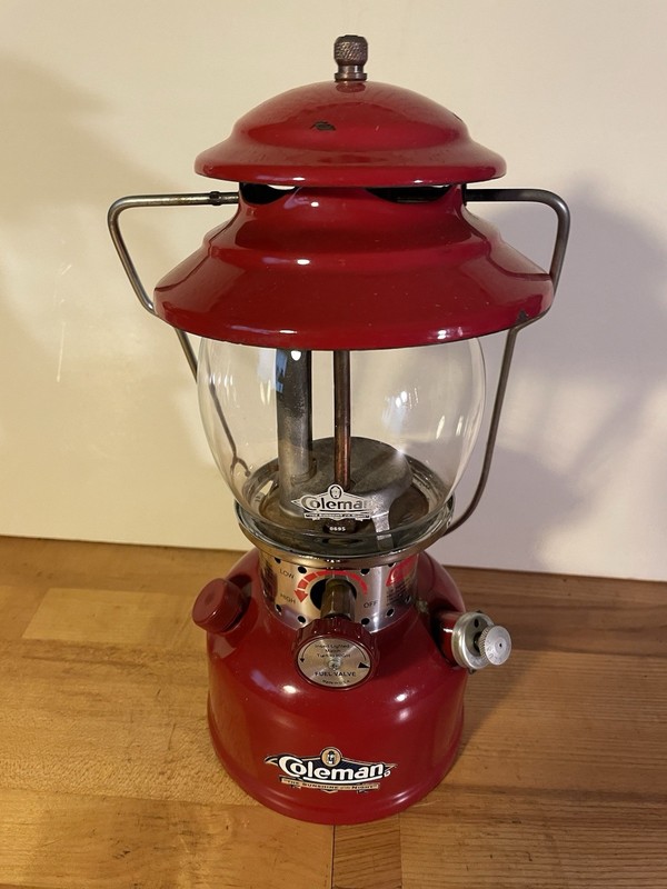 Coleman 200B Diamond Label 8-95 Original Globe 
