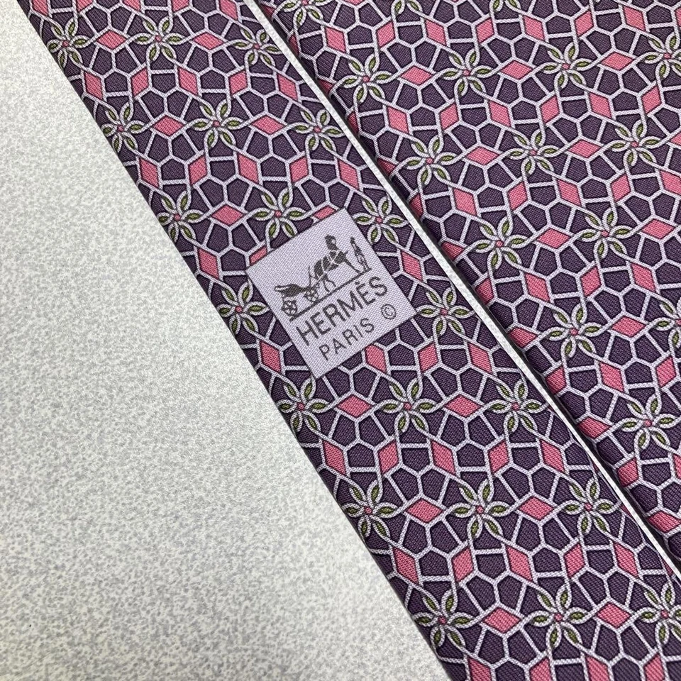 Corbata HERMES Ancha Púrpura Geométrica 100% Seda Francia Sin Usar Como Nueva Regalo Envío Gratis Foto 4 de 4