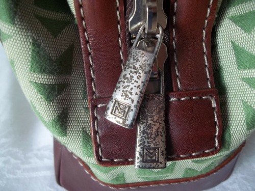 Bolso de Mano Michael Kors verde claro dos tonos lona marrón con adornos de cuero - Imagen 6 de 8