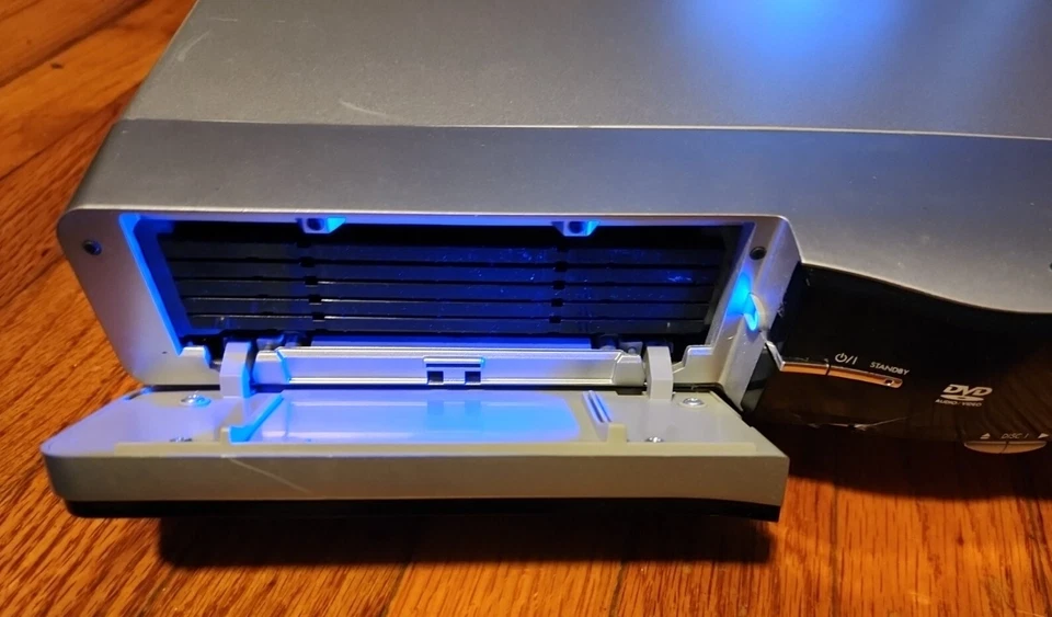 JVC XV-THC5 120V 5 Disk Home Theater DVD Player/Receiver  - Image 4 of 4