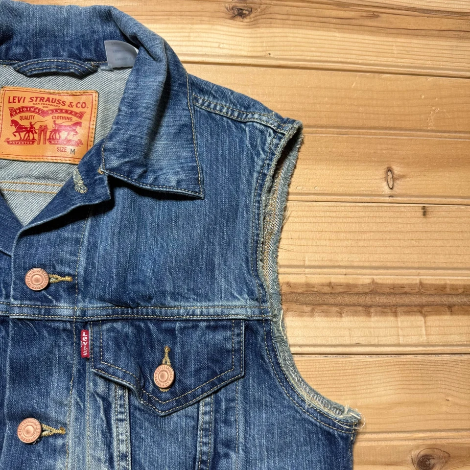 Levis Type lll Dark Wash Faded Blue Denim Trucker Vest Men's Medium - Image 4 of 4