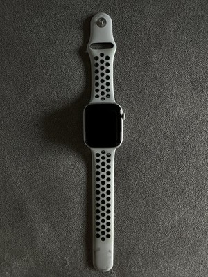 Apple Watch Nike SE GPS 44 mm   Silber   mit Originalarmband & Zusatzarmband