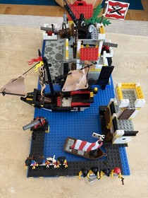 LEGO Pirates: Imperial Trading Post (6277) With Manual. Read Description. Great!