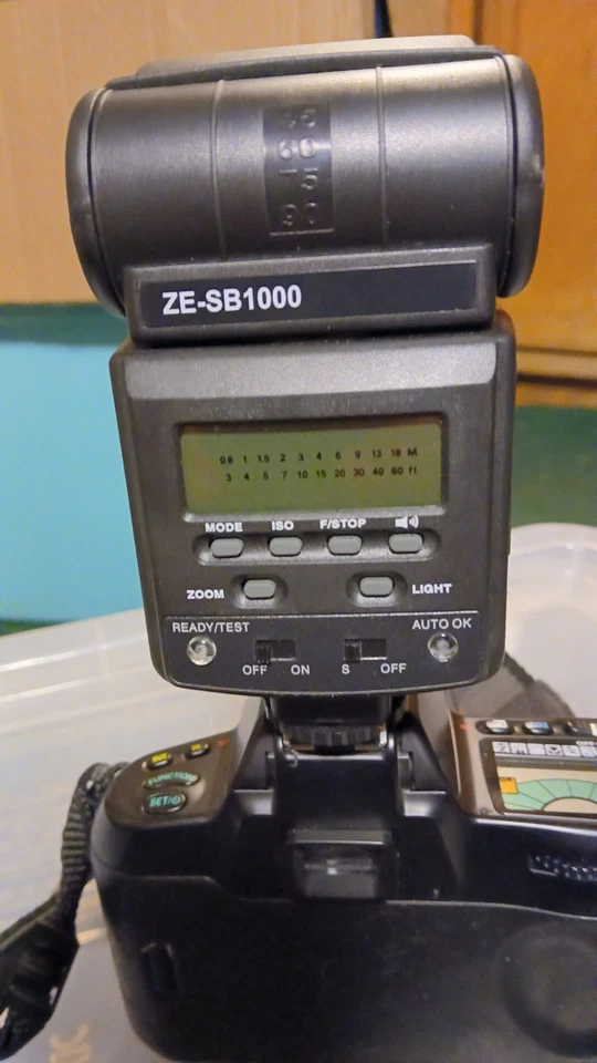 Flash de montaje en zapata Zeikos ZE-SB1000 para Nikon Foto 3 de 3