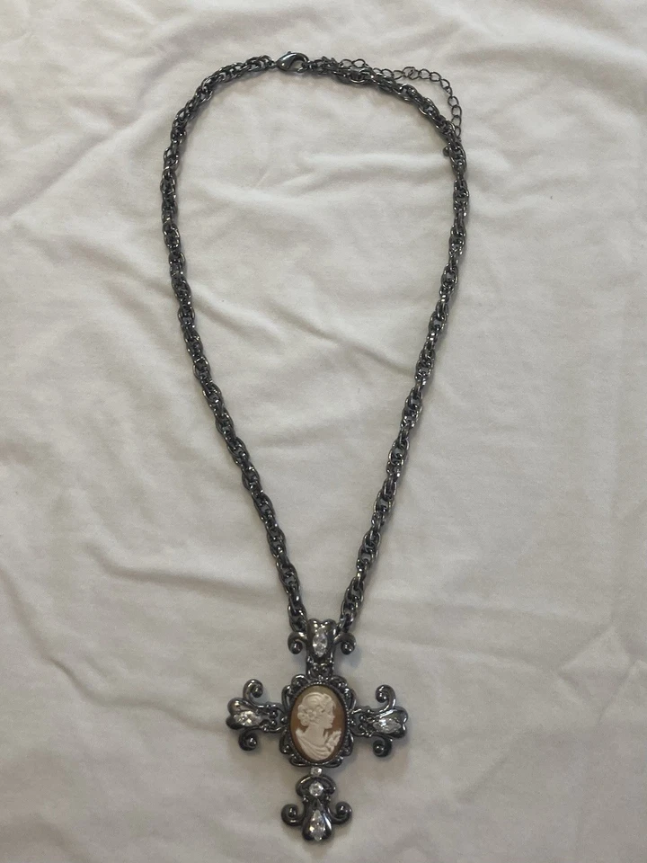 Declaración Amedeo Camafeo Cristal Tono Plata Cruz Colgante Collar  Foto 2 de 4