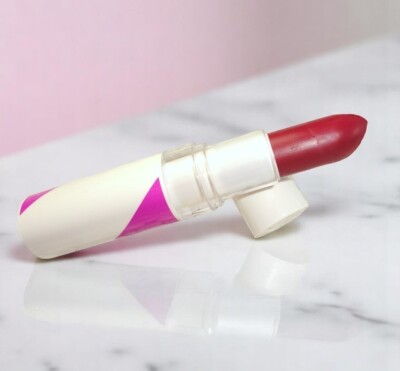 Avon KISS NGO Lippenstift matt Farbe Vivid Grape Mund Kuss Chic creme