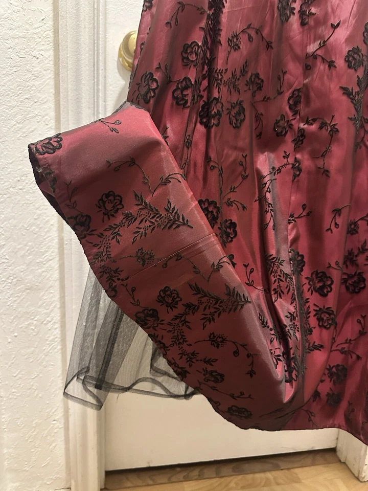 Vtg Jessica McClintock Black Floral On Maroon Acetate Taffeta Formal Maxi Skirt - Image 3 of 4