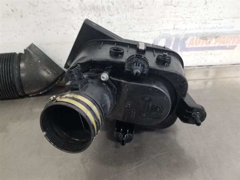 Maserati Levante 2019-2019 LEFT Air filter box