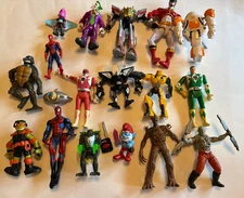 Lot of  18 Action Figures