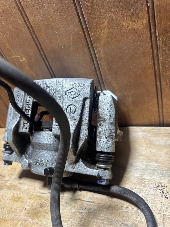 PINZA DE FRENO DE DISCO DELANTERA DERECHA NISSAN ROGUE 2021-2025 CON MANGUERA DE FRENO 32 k OEM Foto 4 de 4