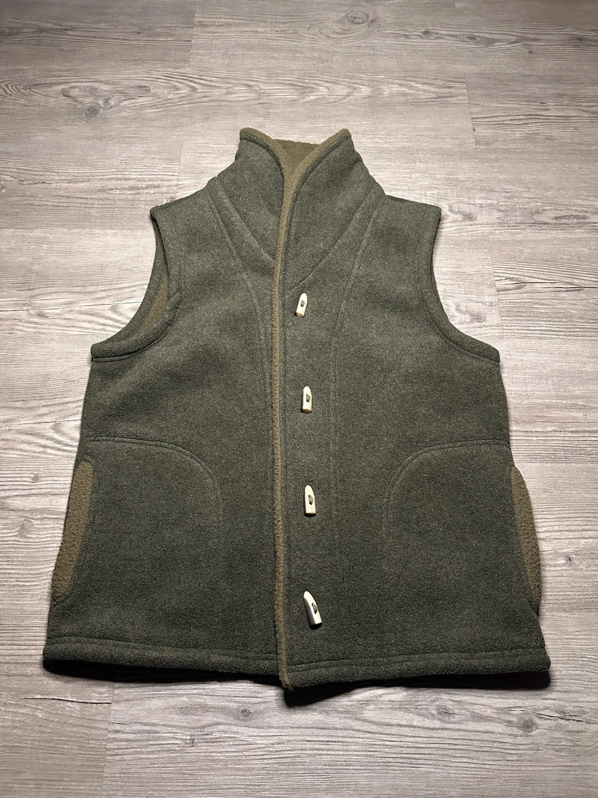 Cabelas Vest Men’s Size Medium Tooth Loop Button Cowl Outdoor Fleece Sweater