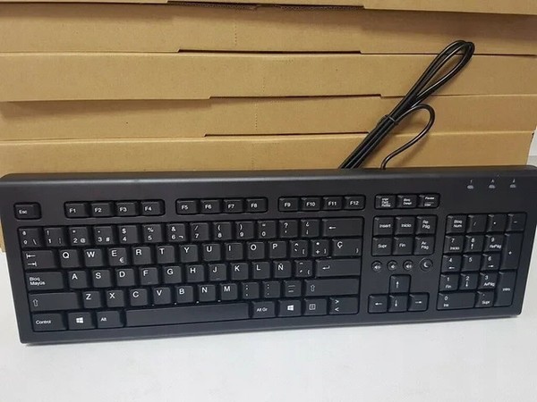 TECLADO HP USB ESPÀÑOL COLOR NEGRO P/N: 697737-072