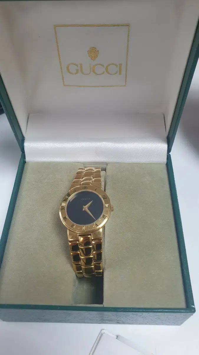 Gucci 3300.2.l 18k Gold Plated Watch With Diamond Markers - 26mm