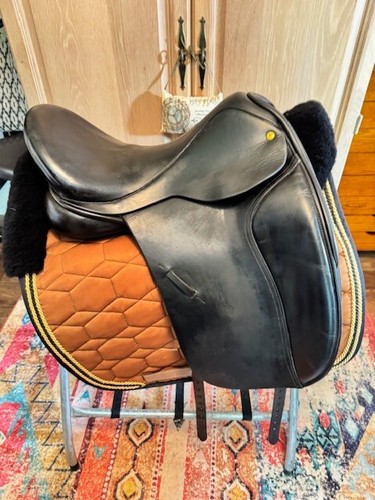 Black Country dressage saddle size 17 Medium width REDUCED PRICE