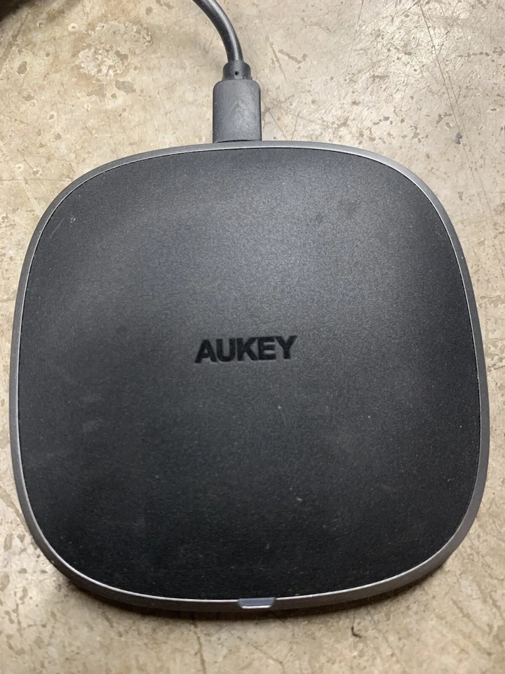 AUKEY Graphite Lite Q 10W Wireless Fast Charger Model LC-C6 - Image 2 of 4