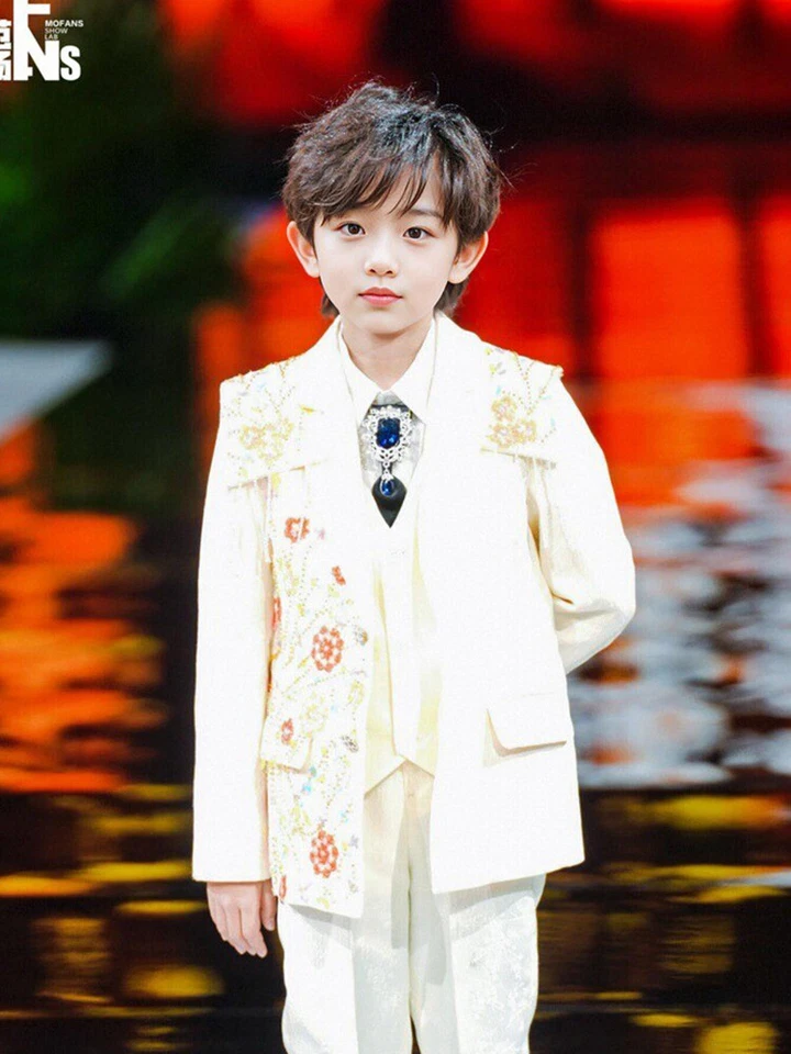 Boys' suit, flower boy dress,handmade embroidered Catwalk piano performance suit - Imagem 2 de 4