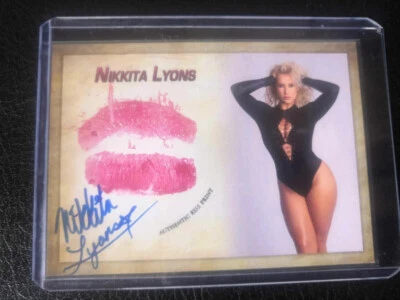Nikkita Lyons carte dédicacée kiss card - autographe authentique - nxt WWE - Photo 1/2