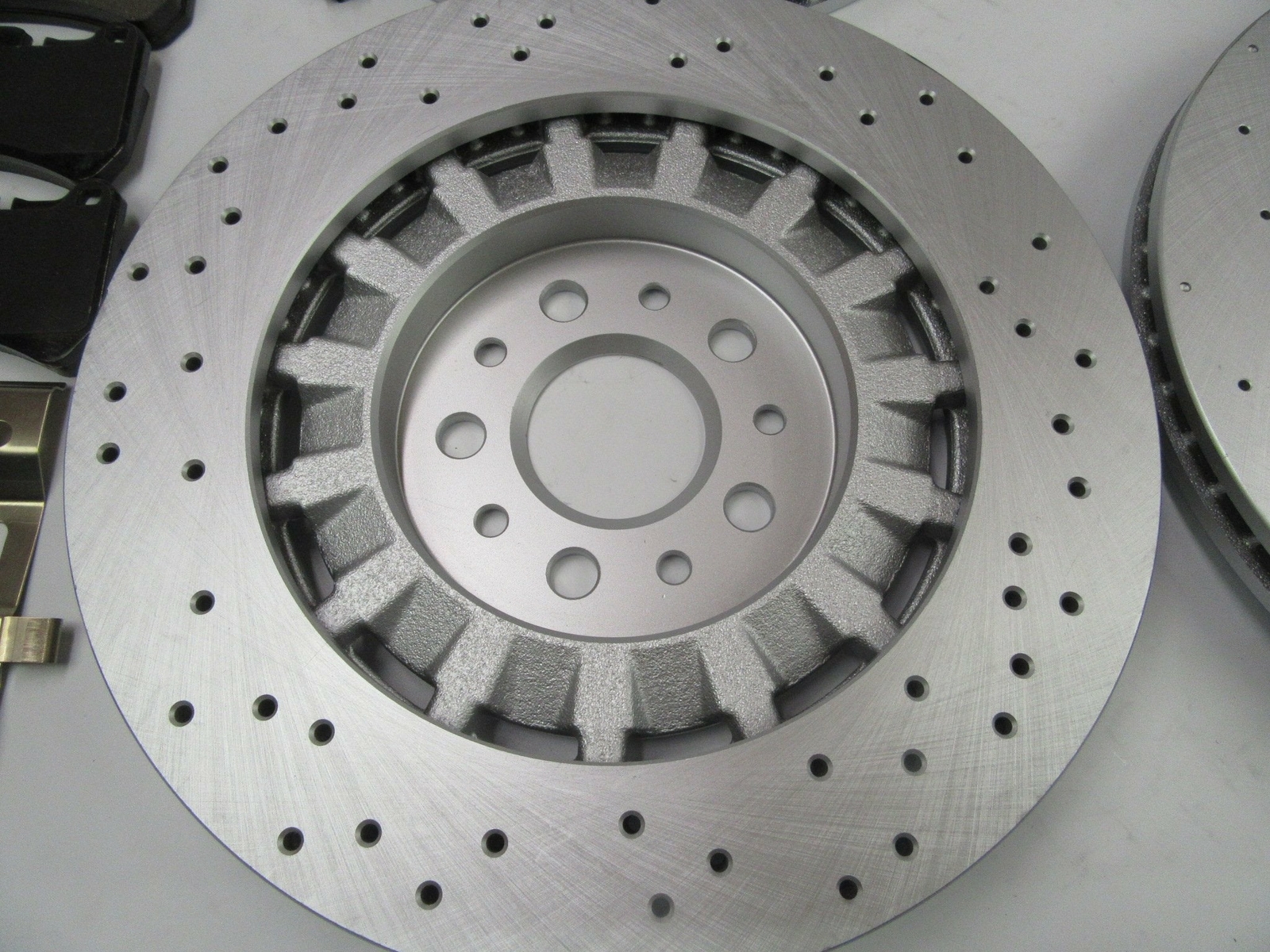 Maserati Ghibli Quattroporte front rear brake pads & rotors oil filter 529