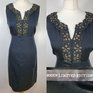 black fitted shift dress