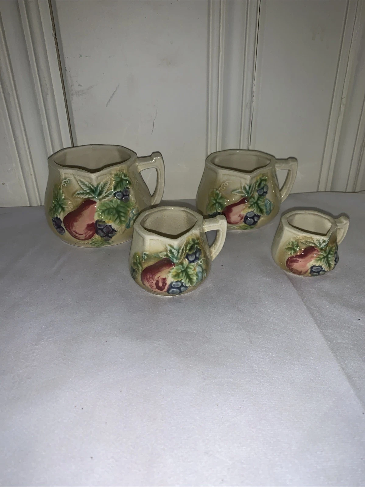 VINTAGE KITCHEN 4 CERAMIC FRUIT 1/8 1/4 1/2 1 CUP MEASURING CUPS Fruit Pattern