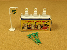 OLD VINTAGE LESNEY MATCHBOX A-1 B.P. GARAGE PUMPS  SIGN ORIGINAL BOX