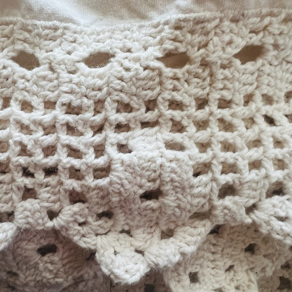 🌿 Falda de cama Cottagecore vintage crudo con encaje de ganchillo hecho a mano Foto 4 de 4