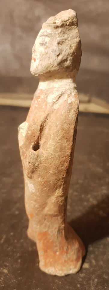 Statuette ancienne en terre cuite – Style Wei – Chine XIXe siècle – 13,5 cm - Photo 2/4