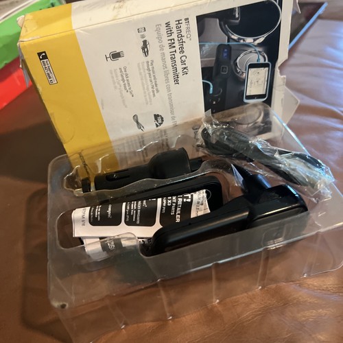 Kit vivavoce auto BTFREQ con trasmettitore FM nuovo scatola danneggiata con telecomando