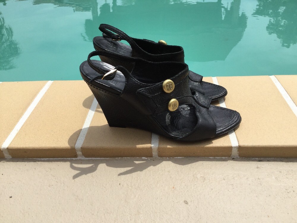 サンダル・ミュール GIVENCHY BLACK LEATHER STITCH SANDALS Givenchy | Stitch 95 black sandals | Savannahs