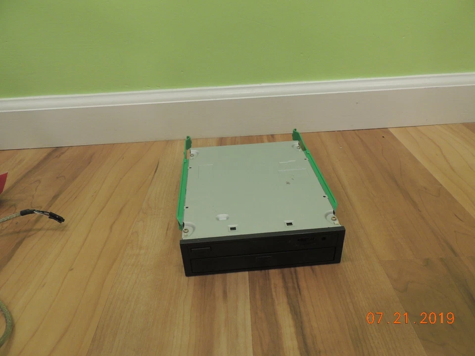 Samsung SW-248 CD Re-writable Disc Drive, Cd Disc Drive  - Image 2 of 4