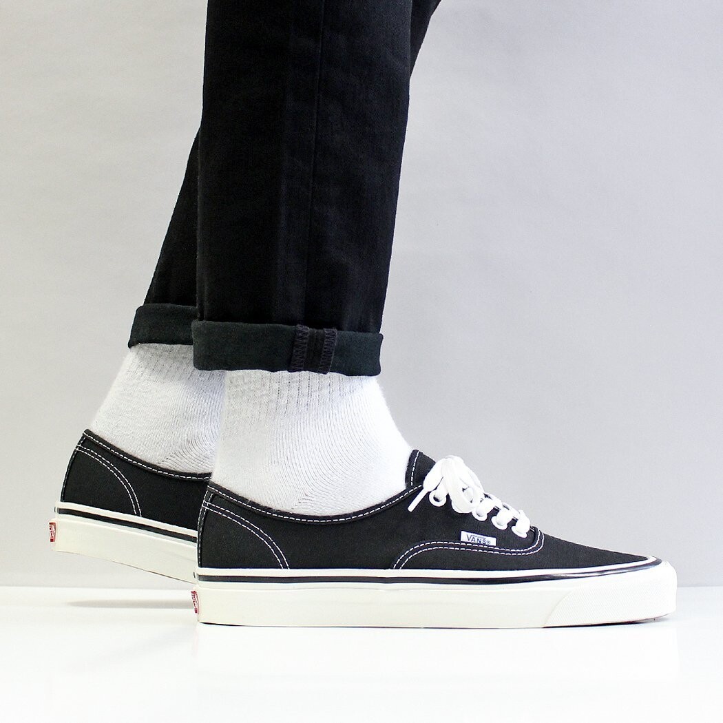 van authentic black