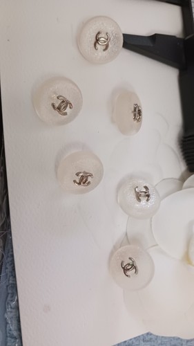 Chanel Button Single (One) 17 mm silver tone , frosted resin/metal France - Picture 3 of 3