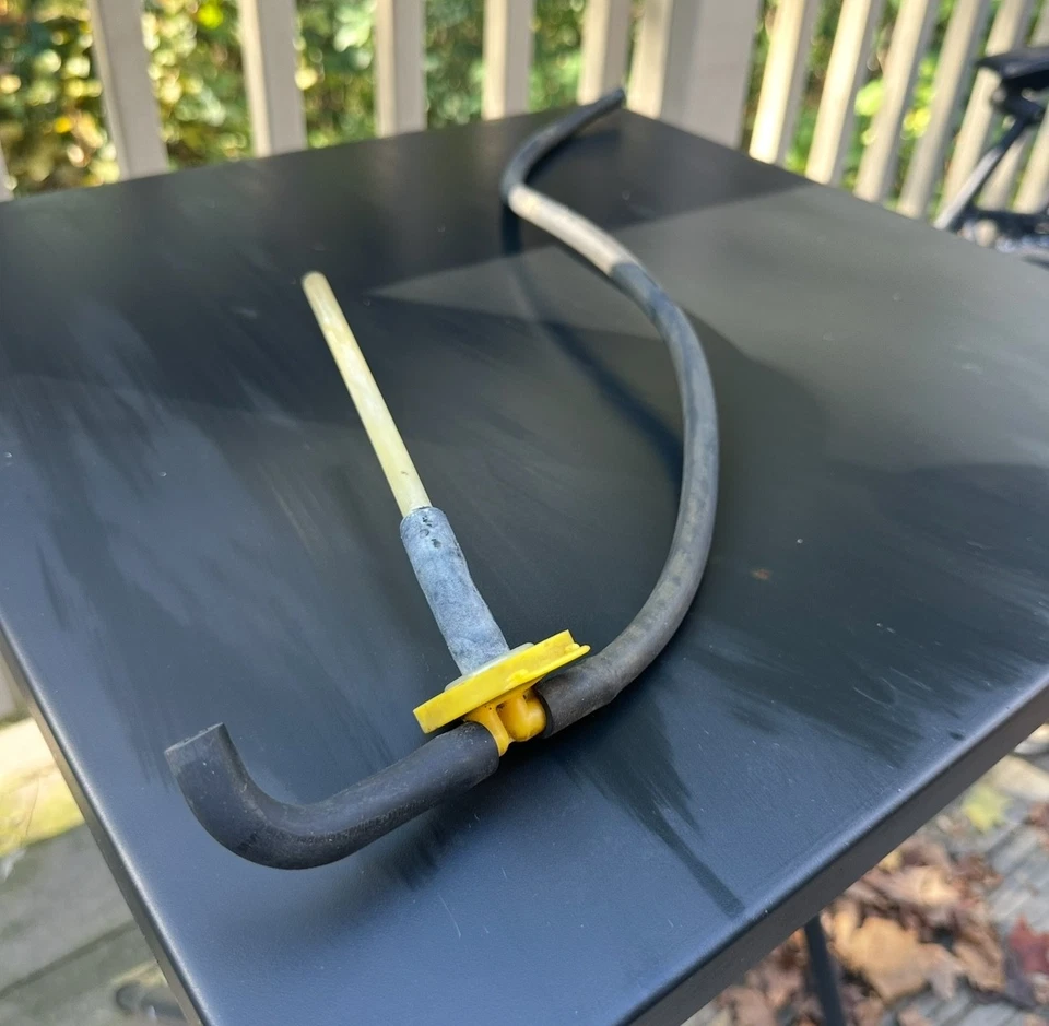 Mazda Miata NA 1990-1997 OEM manguera de desbordamiento de refrigerante con tapa de radiador Foto 2 de 3