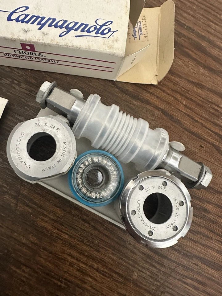 Vintage NOS NIB Campagnolo Chorus 70ss Bottom Bracket Italian Thread 111mm - Image 2 of 4