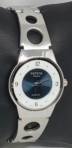 Ladies Geneva Classic Silver Tone Link Bracelet Analog Watch B5 - Picture 3 of 9