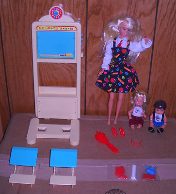 #8286 Teacher Barbie Giftset w/2 Kelly Sized Boy & Girl Dolls