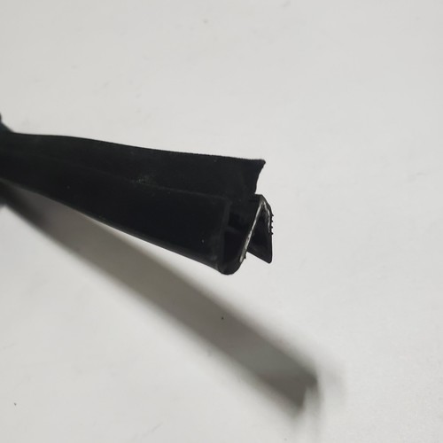 2009-2016 AUDI A4 S4 B8 FRONT RIGHT RH INNER WINDOW SLOT SEAL TRIM OEM 8K0837480 - Picture 2 of 4
