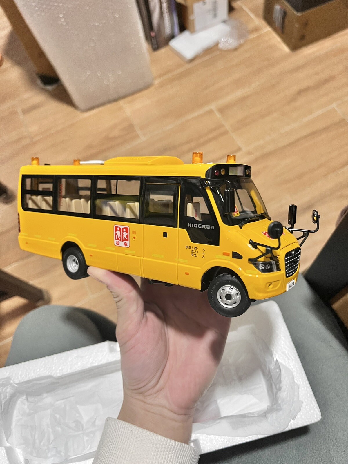 1:32 Scale School Bus Diecast Model Car