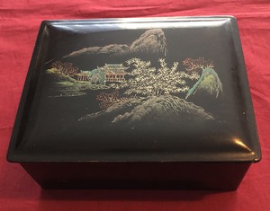 Vintage Chinese Lacquered Wooden Trinket/Jewell