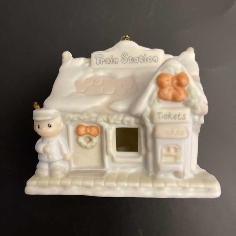 Precious Moments Ornament 184101 Sugar Town Train Station MIB Free Shipping