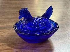 Miniature Cobalt Blue Hen on the Nest Salt Cellar 