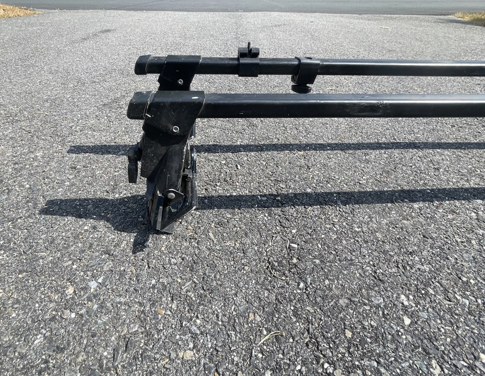 Barras transversales cuadradas Thule portaequipajes de techo con paquete de pies 50" 49,5" para canalón - sin cerraduras Foto 2 de 4