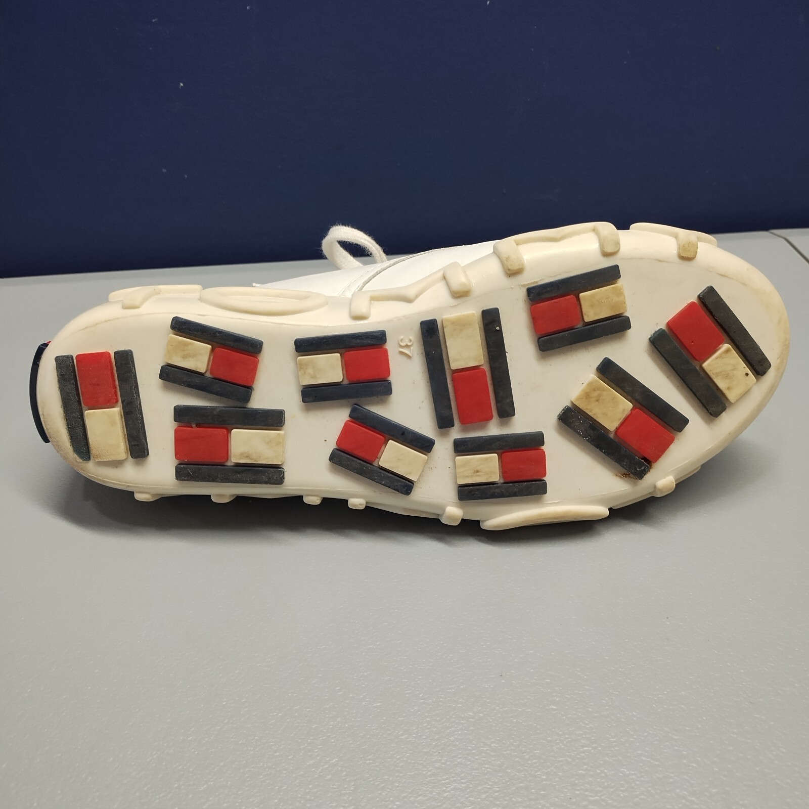 Tommy Hilfiger Gigi Haded Sneakers Womens Sz 6.5 White Round Toe Comfort Lace Up thumbnail 21