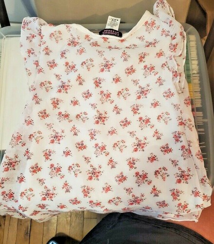 Famous Pink Girl Top 6X white W/pink flowers Short Sleeve Pullover Polyester - Picture 2 of 6