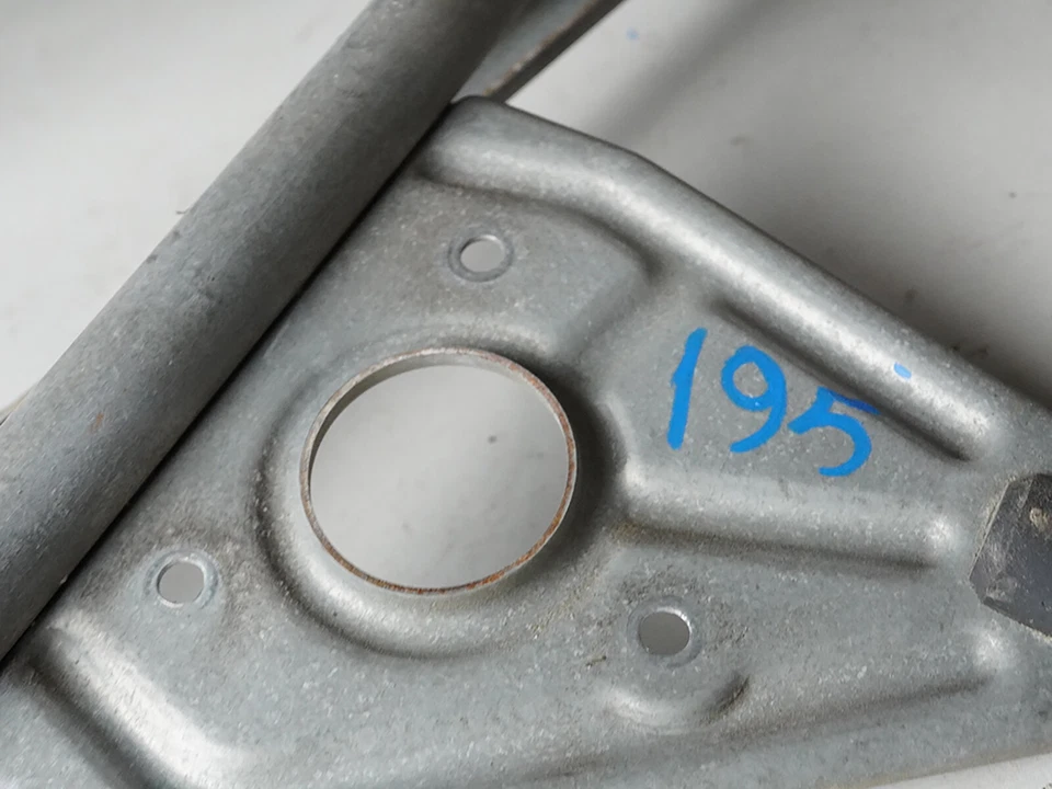 1996 - 2002 Bmw Z3 Roadster E36 Windshield Wiper Trans Linkage Wo Motor 8389500 - Image 4 of 4