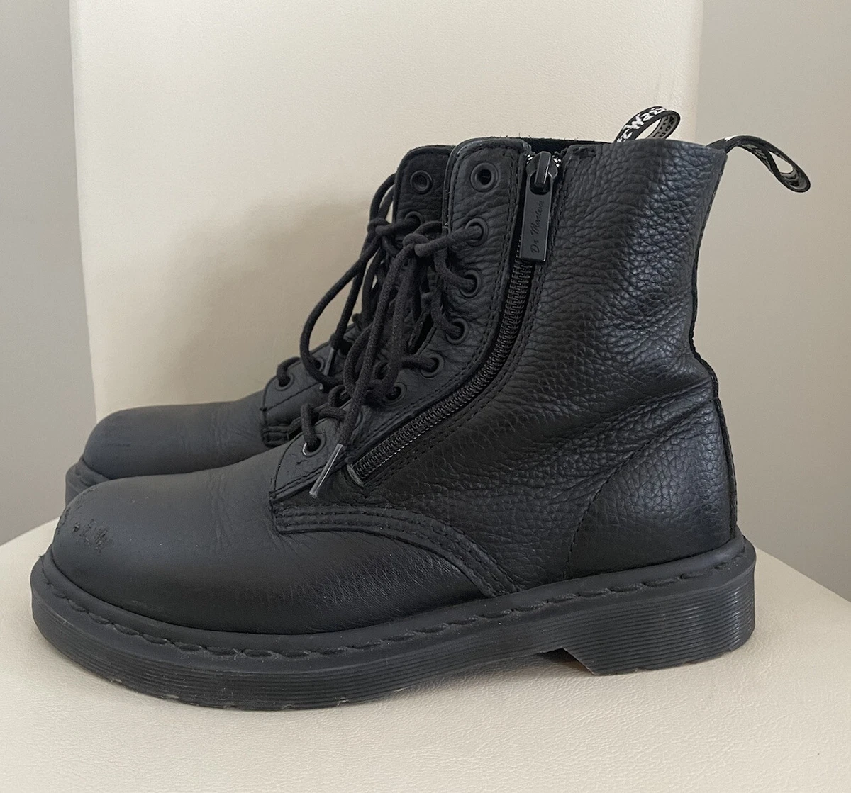 Dr martens deals pebbled leather